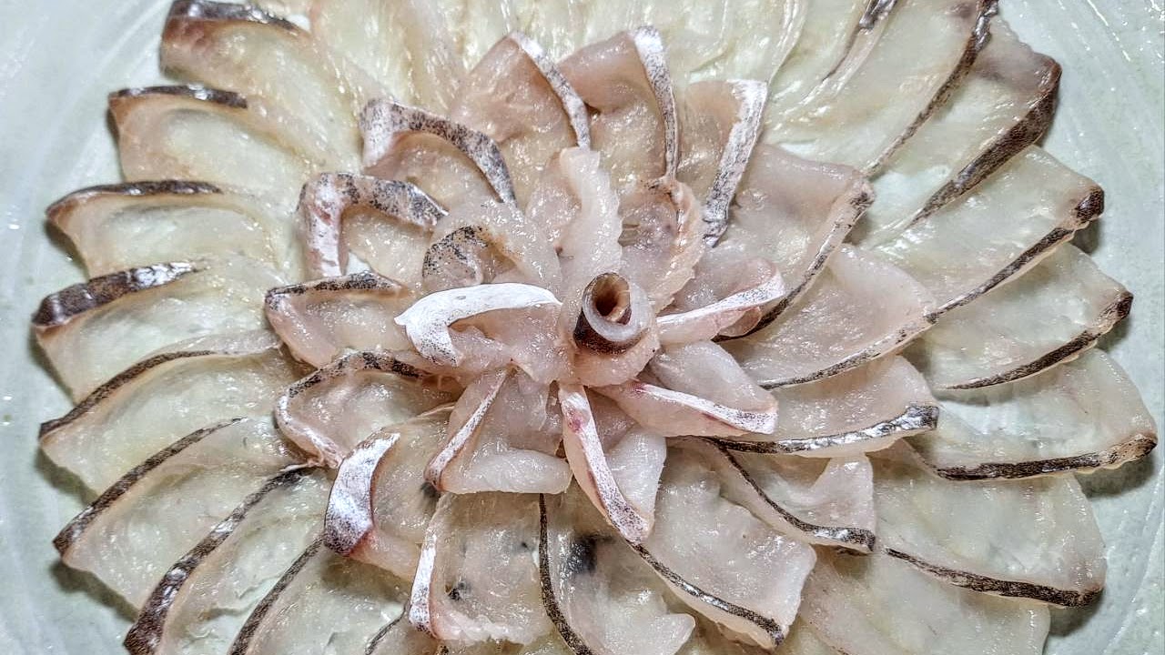 料理長始め、プロの料理人達の手により美しく盛り付けられたお造り！