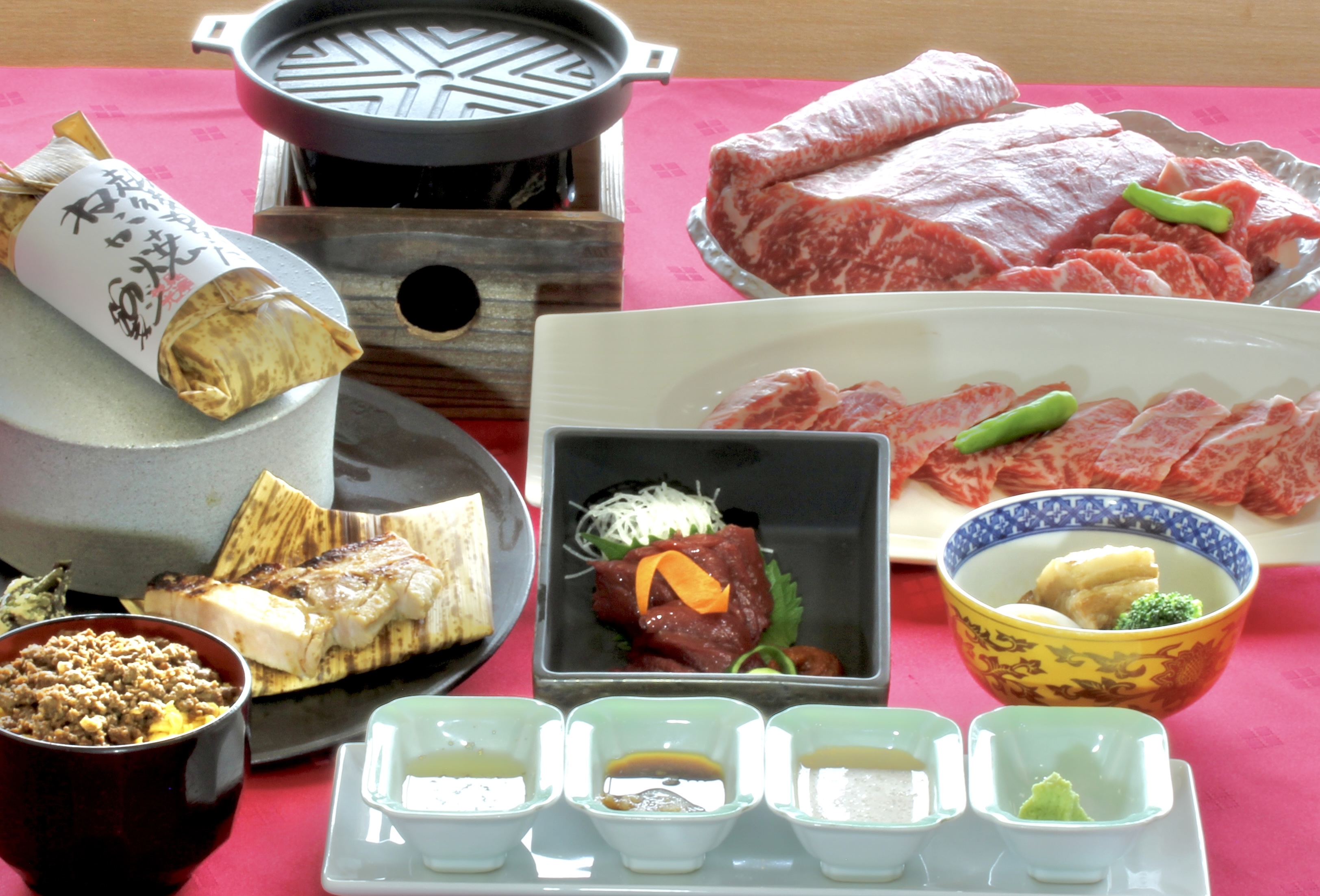 お肉好きには堪らない！料理長自慢の湯ら里5大肉料理が味わえる〈肉尽くしプラン〉