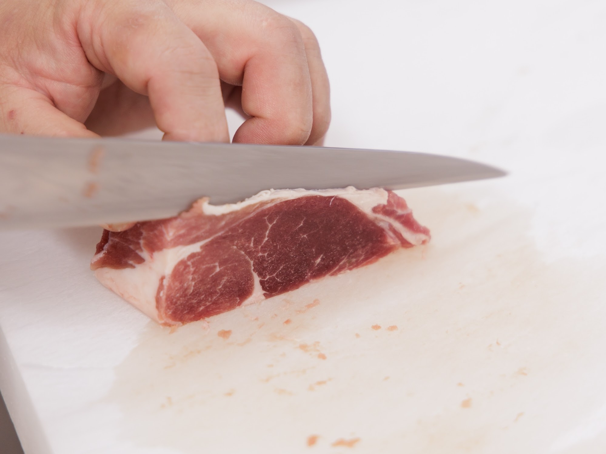 貴重な国産羊肉の１つ【南三陸わかめ羊】。さらに美味しく食べてもらう為に手間をかけ&rdquo;手切り&rdquo;にこだわる