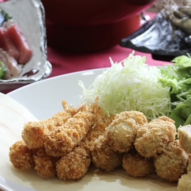 新鮮粒揃いの牡蠣をアツアツ牡蠣フライに！特製ソースをつけてサクッと食感を楽しみながら召し上がれ♪