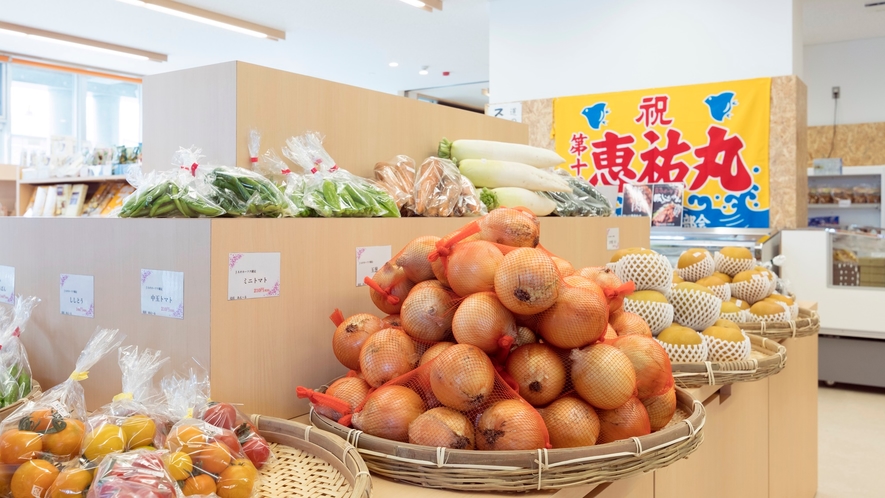 *【ショップあえーる(売店)】地元野菜コーナー/採れたて新鮮な地元野菜が並びます