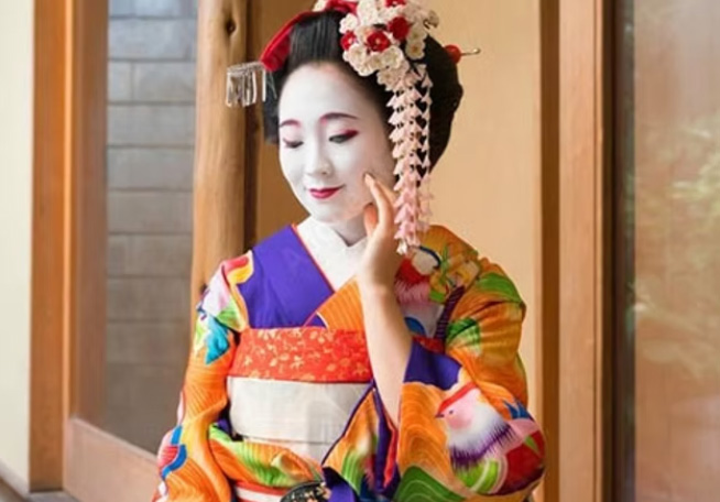 【夕食付き舞妓遊び体験プラン】京都の町家で静かな宿泊◎1日1組貸切の舞妓遊びと京懐石料理を堪能♪