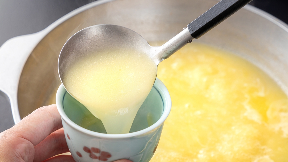 【朝食付き】琥珀色の温泉と無添加コラーゲンたっぷりの水炊きスープで心と体を満たし出発♪
