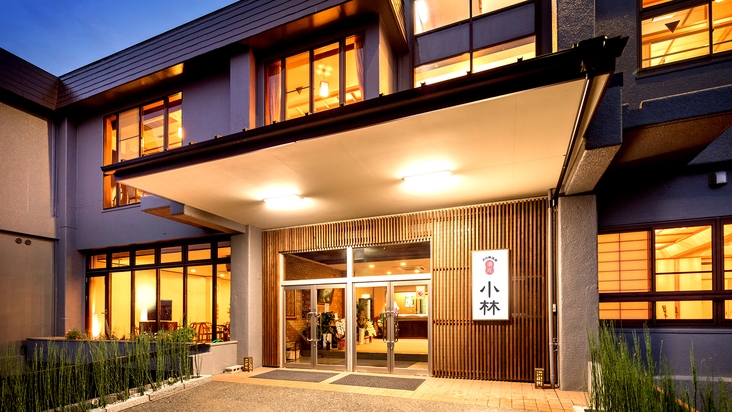 ■年末年始専用■【水炊き会席◇最上級ー３種のグルメー】拘りの水炊き+牛しゃぶ+地元産の馬刺しを堪能