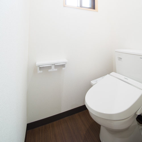 温水洗浄機付きトイレ