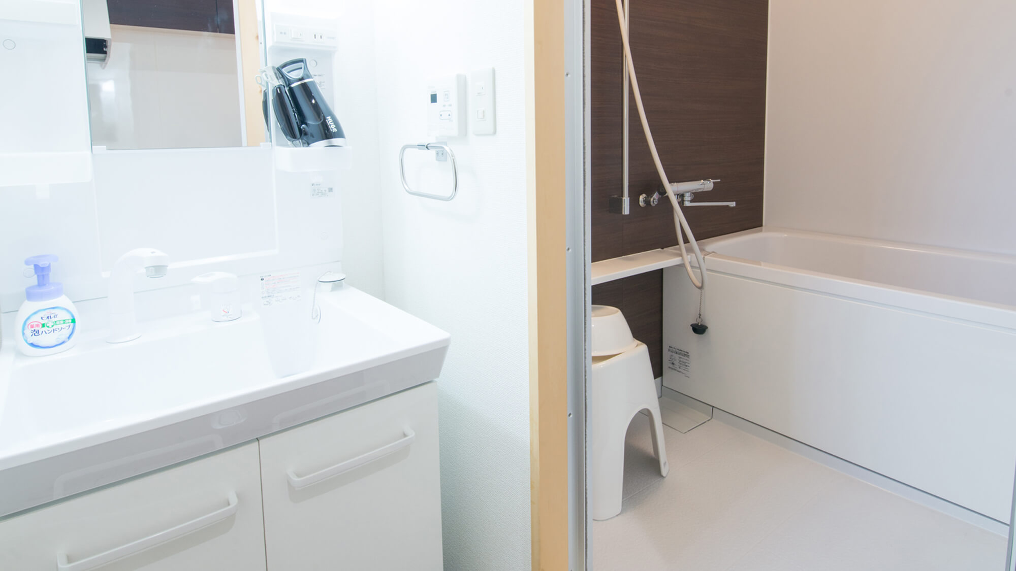 【和室ルーム】明るく快適なバスルームで心も体もリフレッシュ