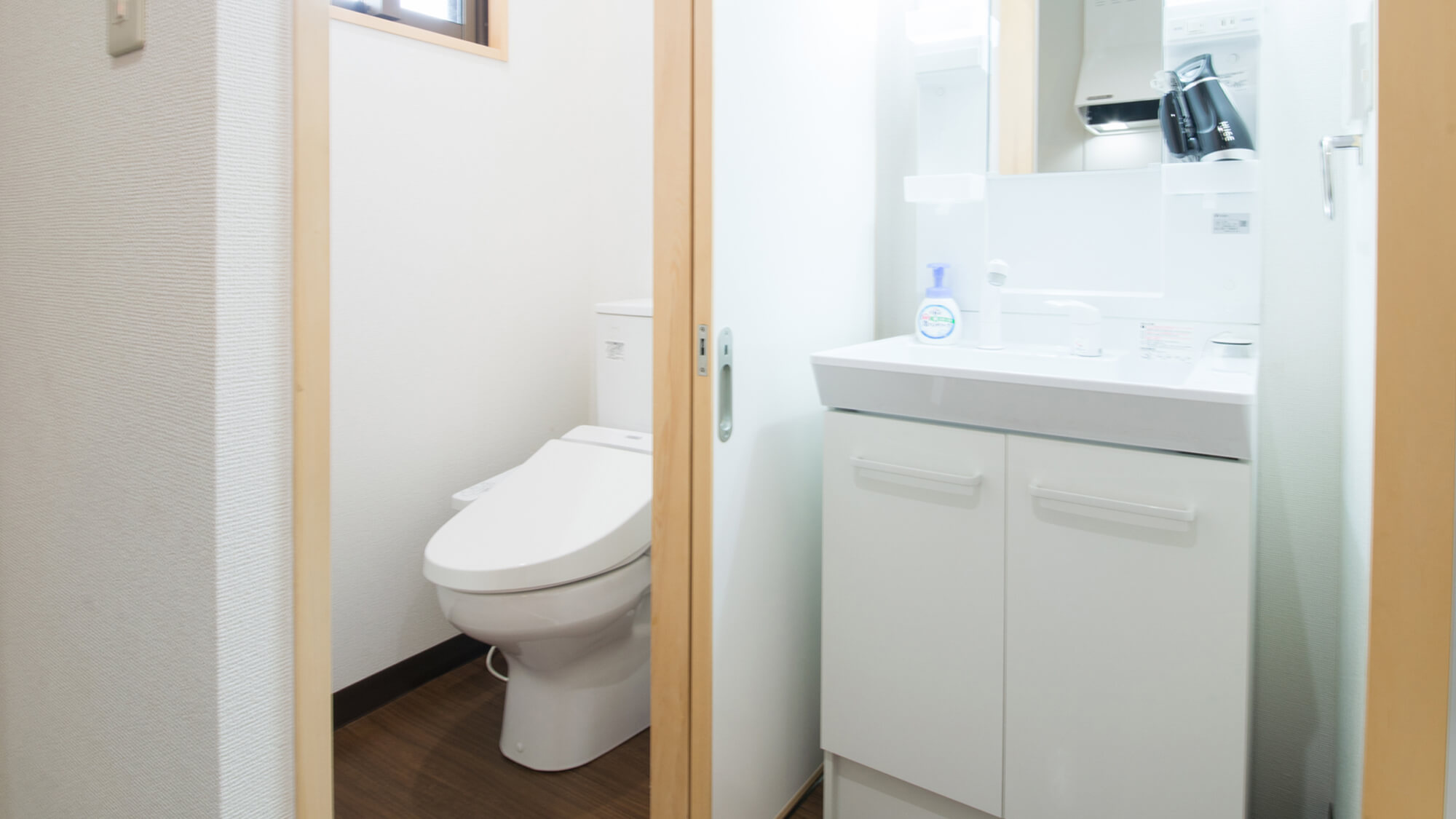 【和室ルーム】独立洗面所・トイレで家族利用も便利