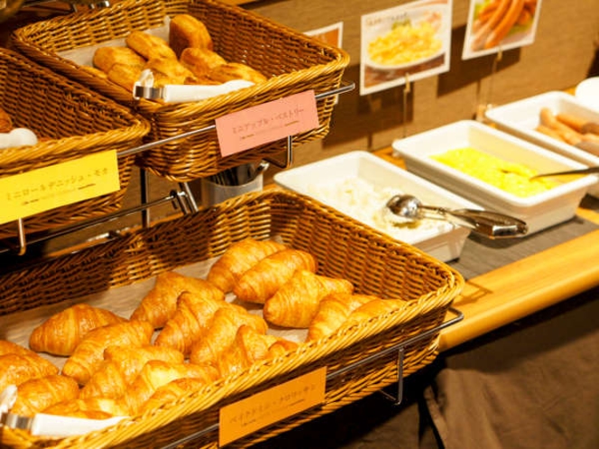 ◆軽朝食無料◆店内焼きたてのパンとおいしいコーヒーはいかがでしょうか♪