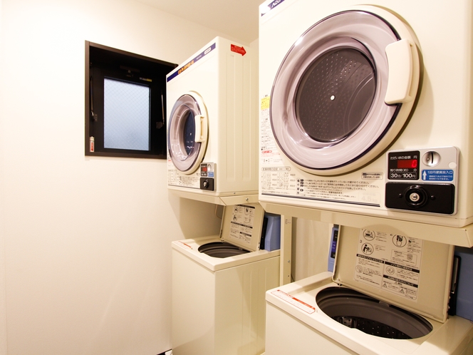 ◆コインランドリー◆1階に洗濯機・乾燥機2台ずつございます♪