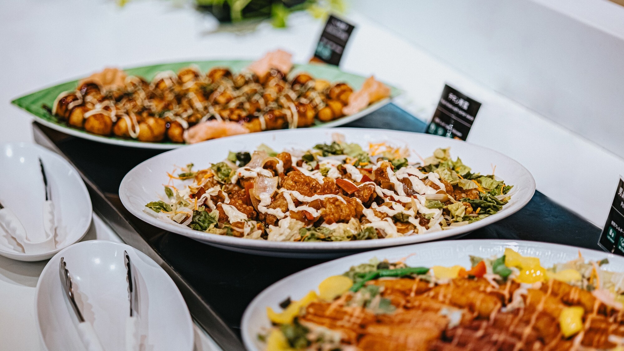 【SW限定】秋鮭と茸の焼き立てピザ＆LIVE！ステーキ食べ放題！の秋バイキング（ミニゲームで特典付）