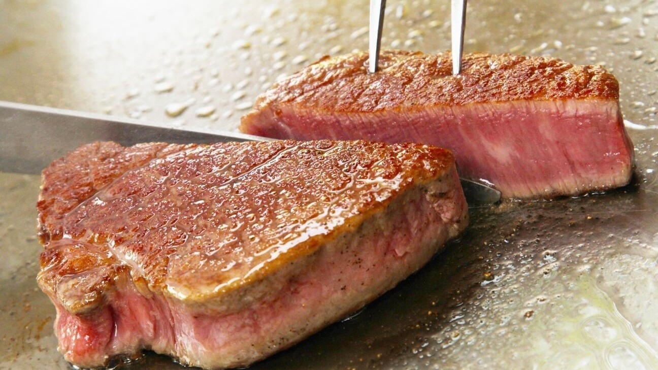 【極み鉄板焼】上品な味わい能登牛ステーキ×のど黒×磯薫るさざえ壷焼き
