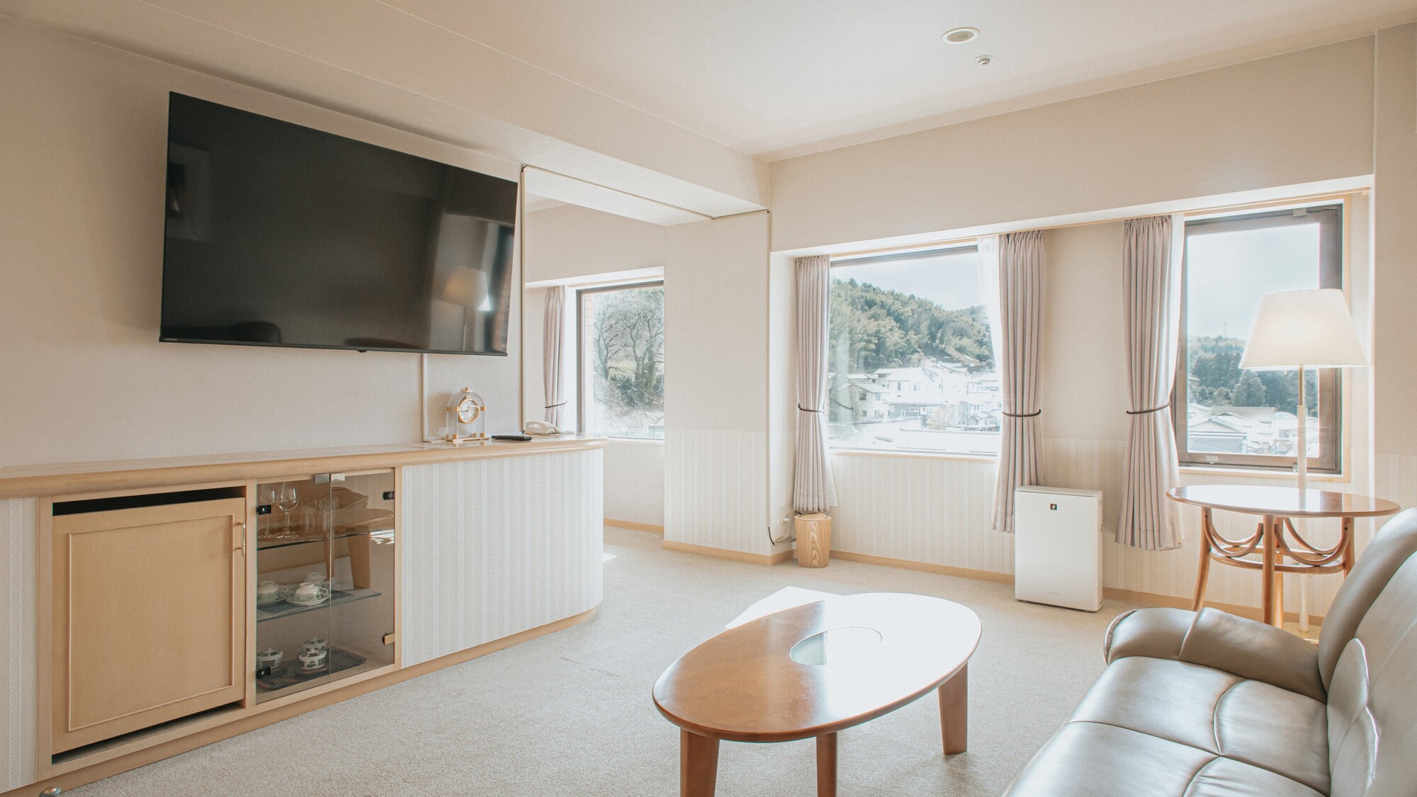 セミスイートリビング側