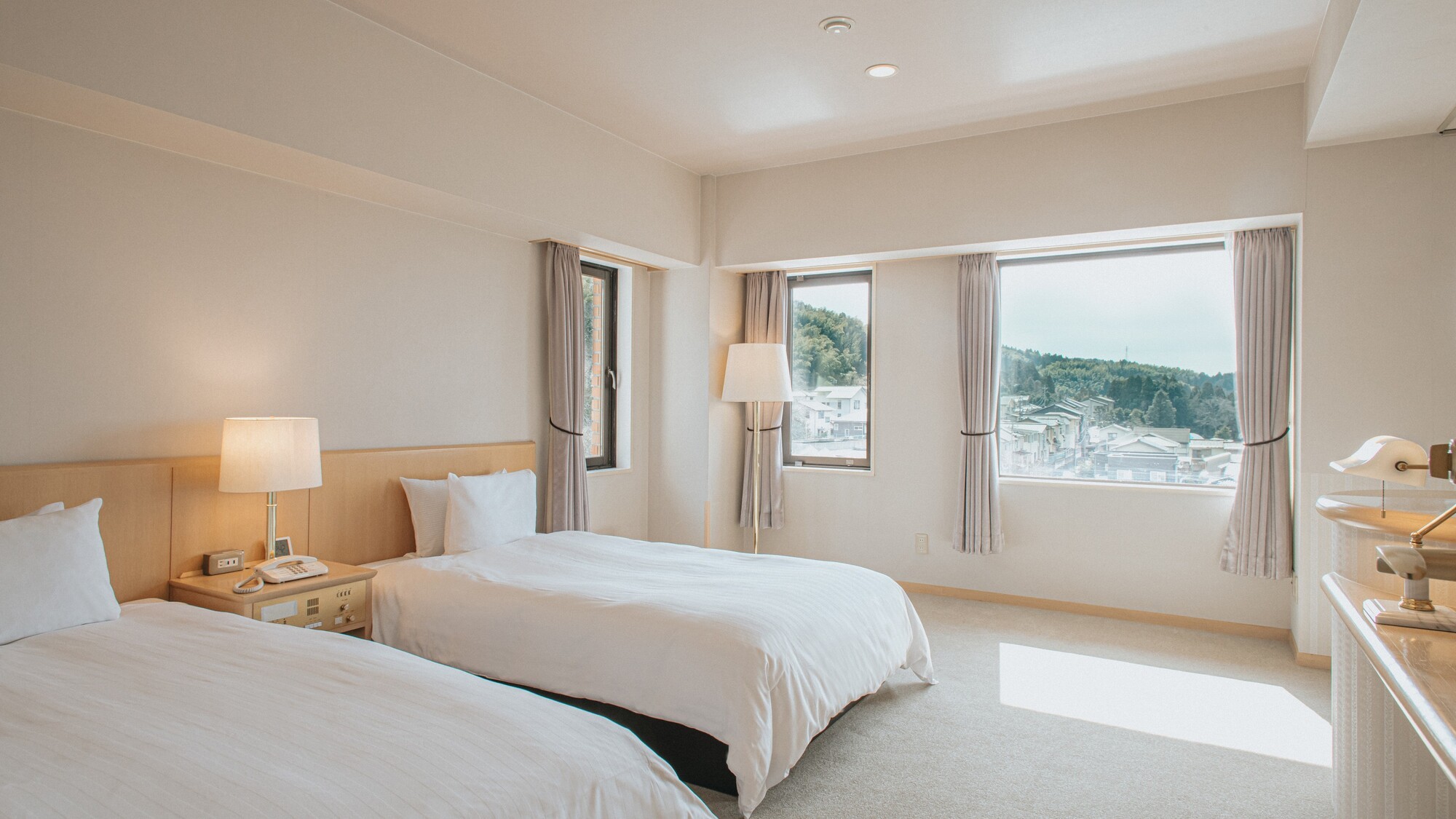 セミスイートベッド側