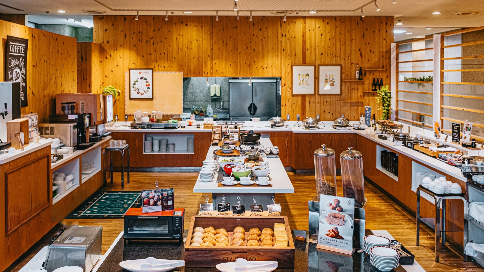 朝食バイキング全景