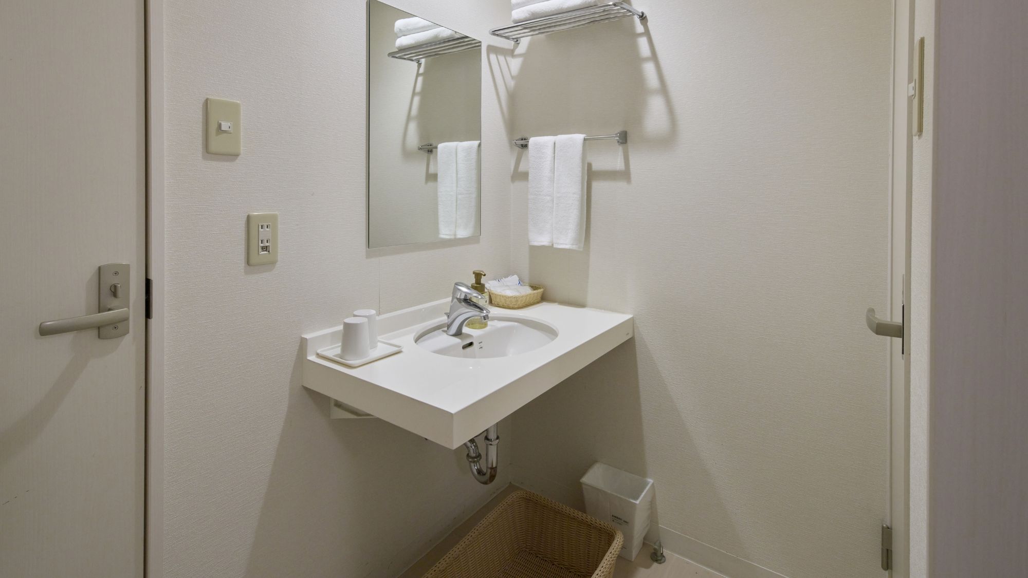 【フィールドパークタワー】エグゼクティブツイン 落ち着いたインテリア、バストイレ別／バルコニー付