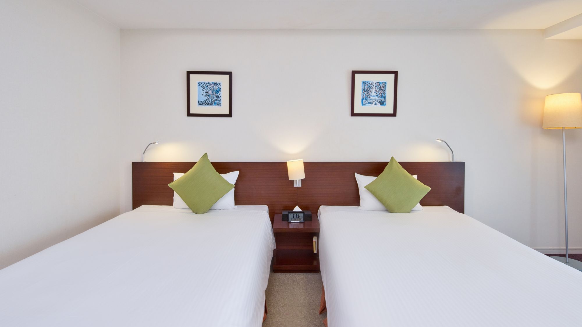 【フィールドパークタワー】ユニバーサルツイン 安全面に配慮した全面フラット設計の洋室、バルコニー付