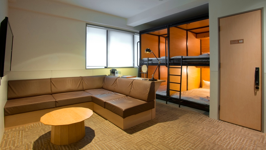人気の4ベッド部屋☆広いスペースで大阪観光の拠点に♪