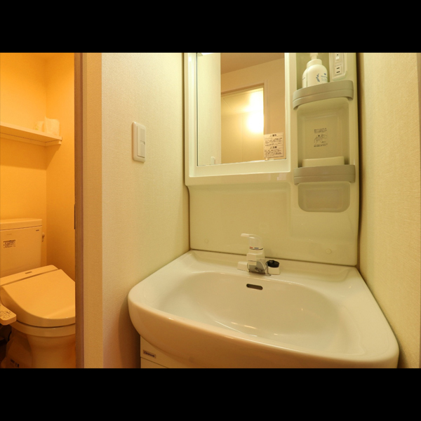 Hotel Asahi　～ Single room ～　客室には独立の洗面台
