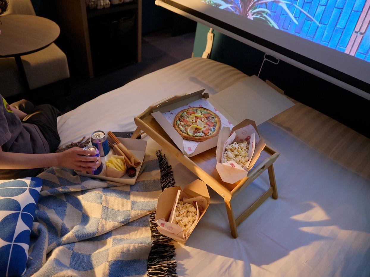 【フリーアルコール付き】BINGE WATCHING in SHE，ATRE