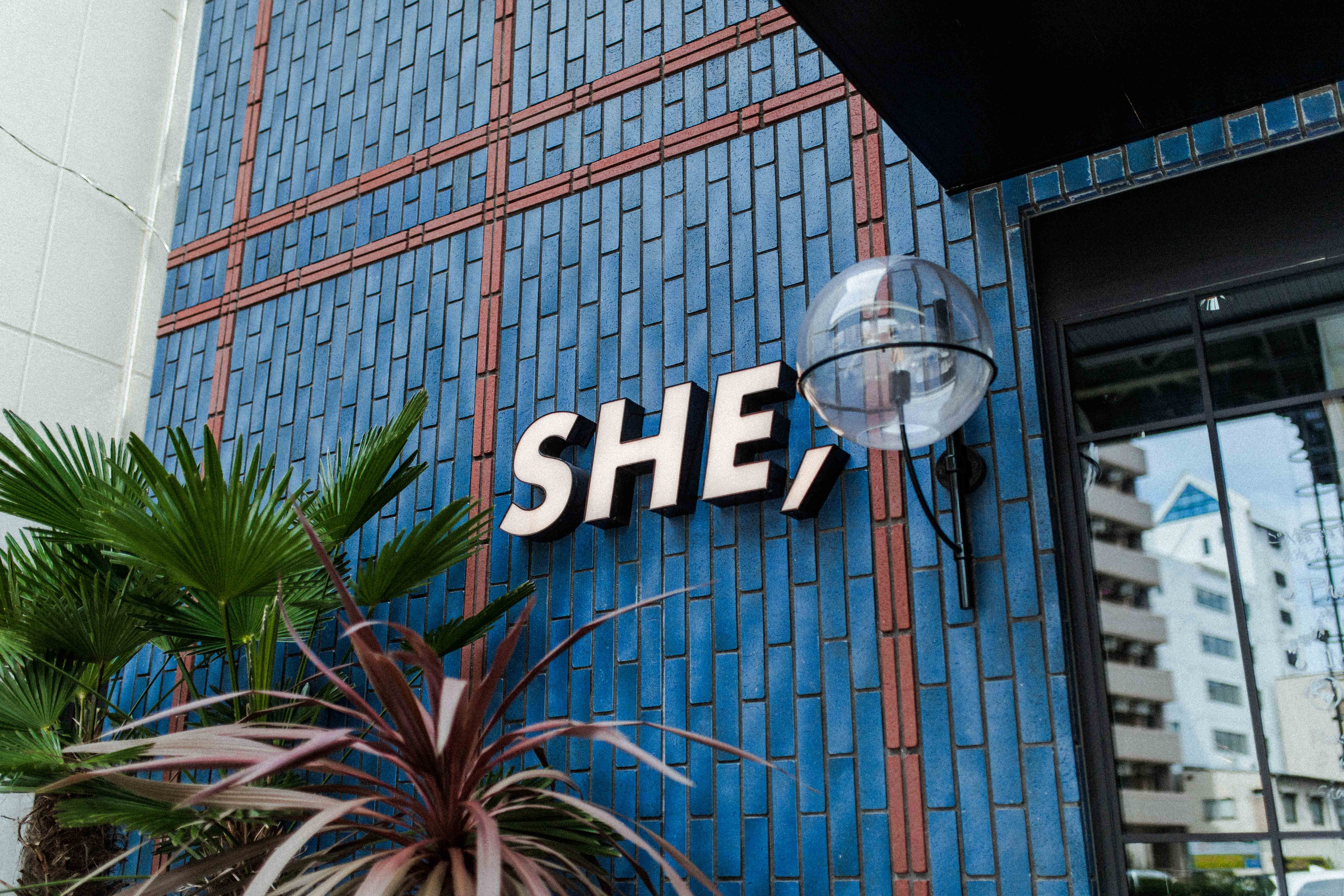 ＨＯＴＥＬ　ＳＨＥ，ＯＳＡＫＡ