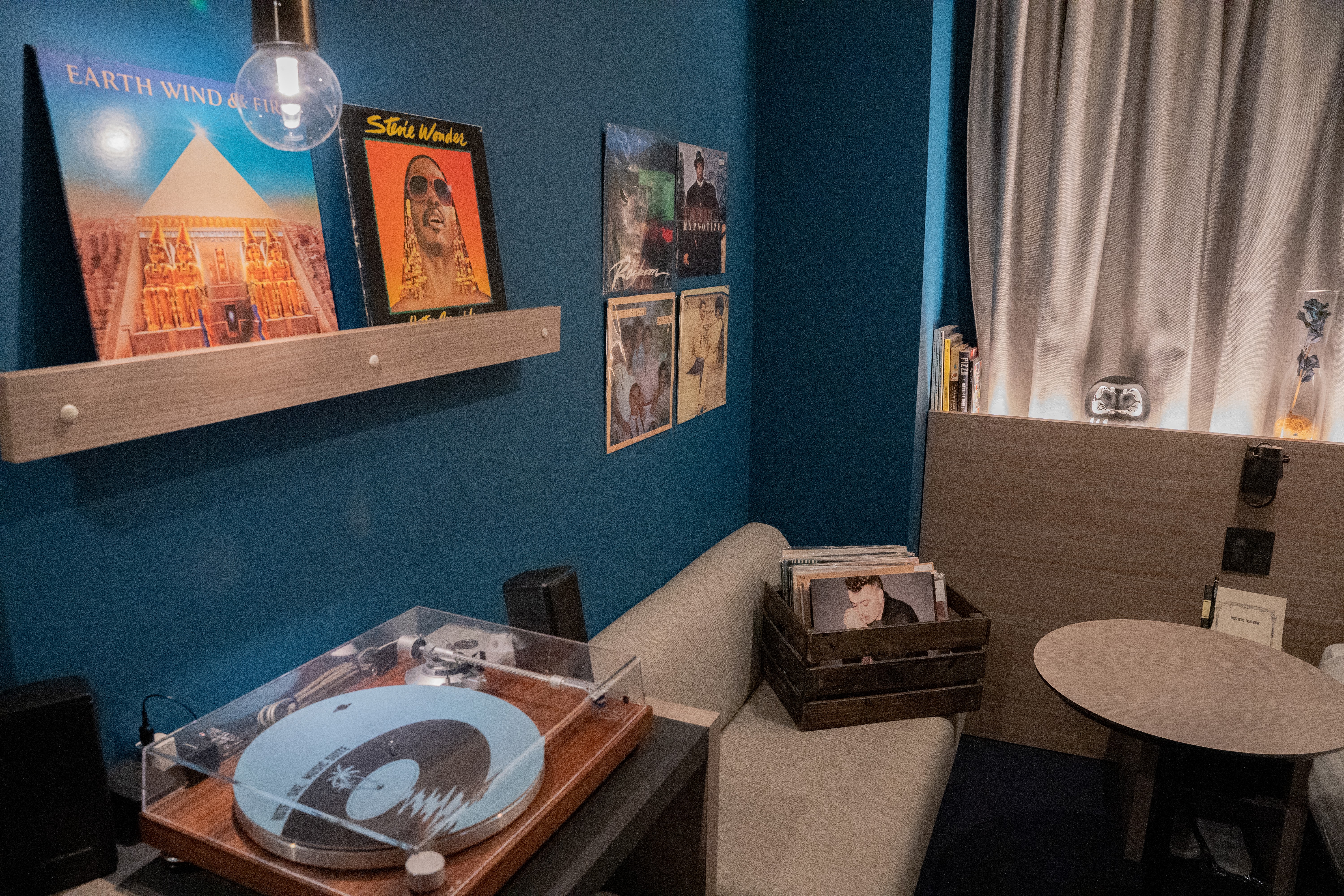 VINYL SUITE ROOM