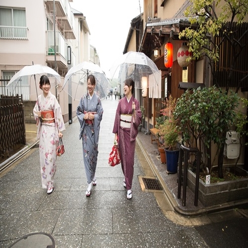 着物女性　京都の町並み