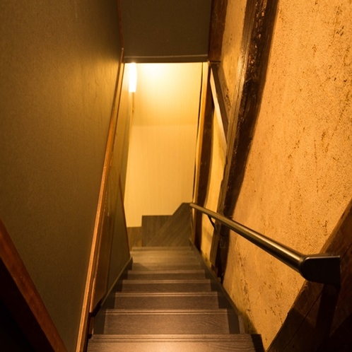 蔵　階段