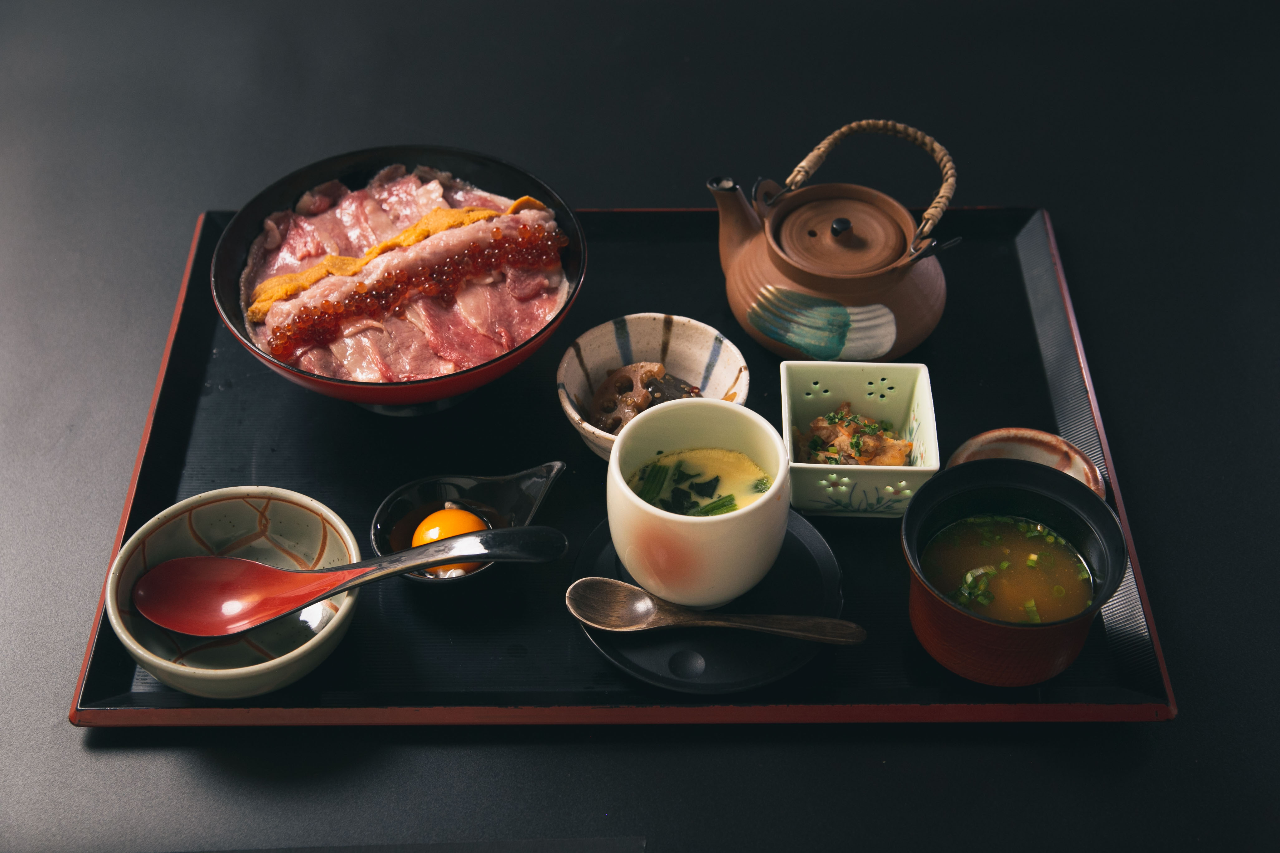 魚益　肉まみれ海鮮重御膳