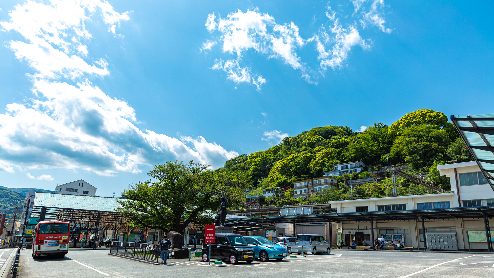 湯河原駅前