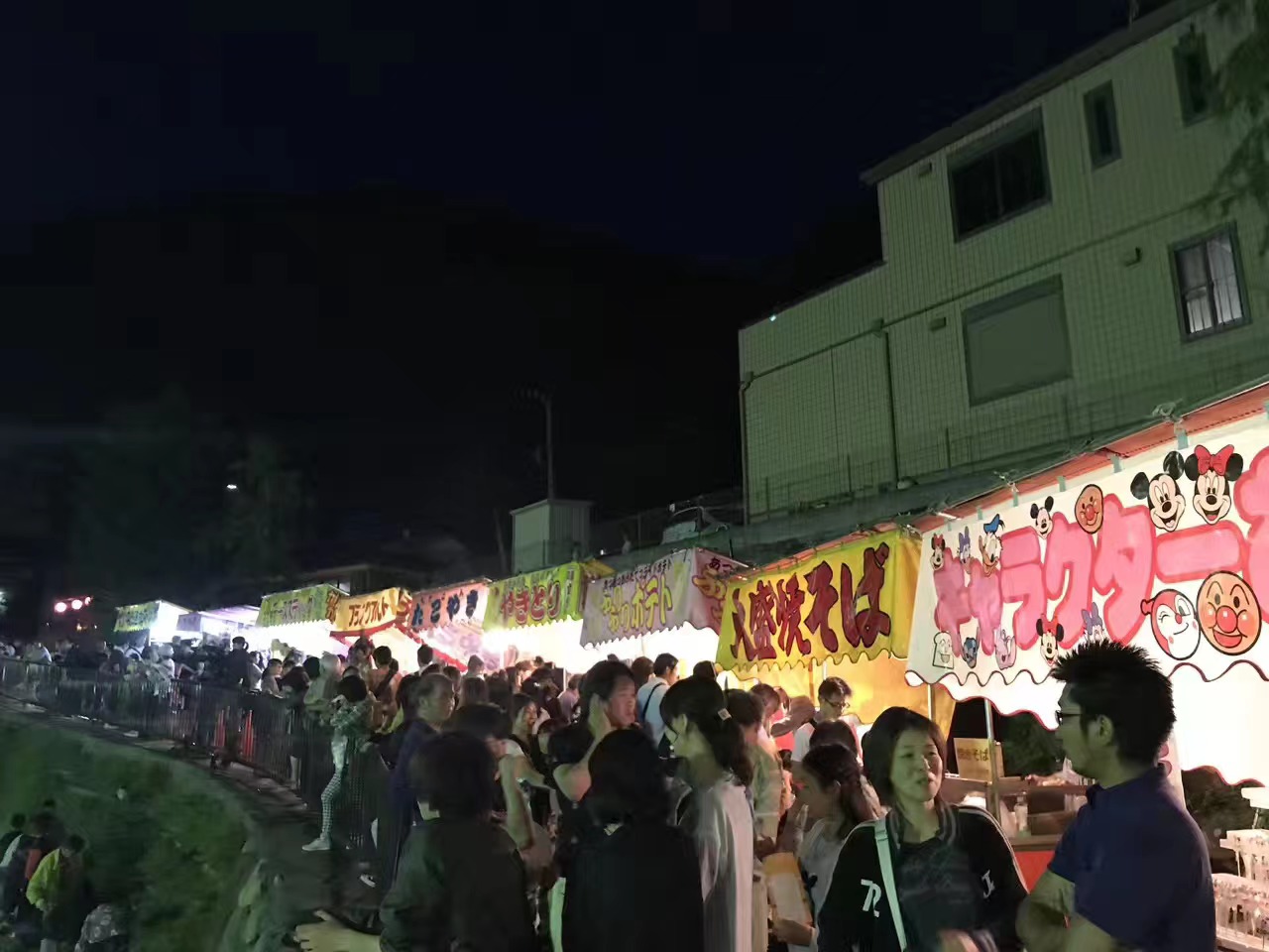 湯河原の湯かけまつり（泉公園内、当館近く）