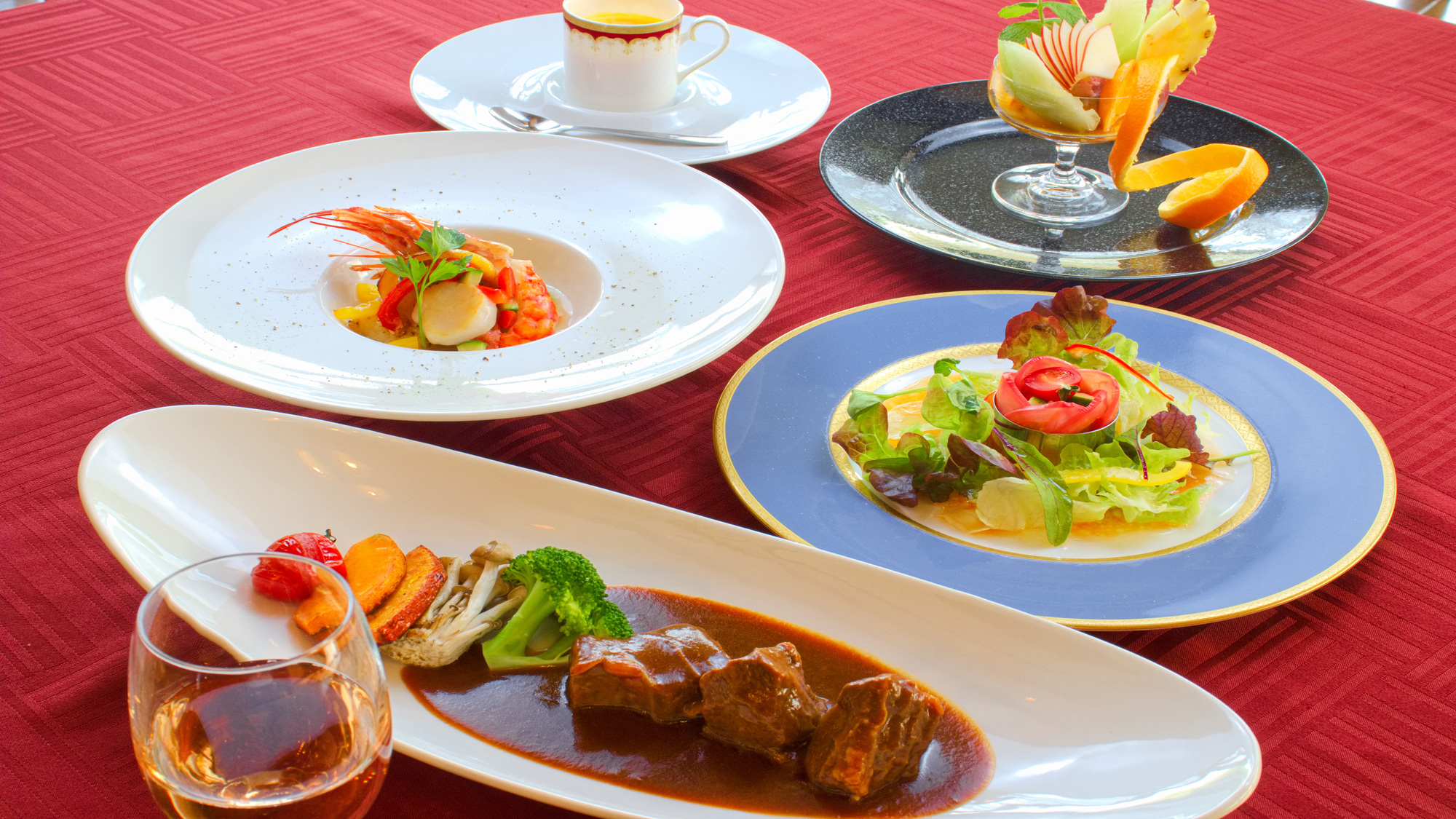 季節の食材を使ったフレンチのコース料理