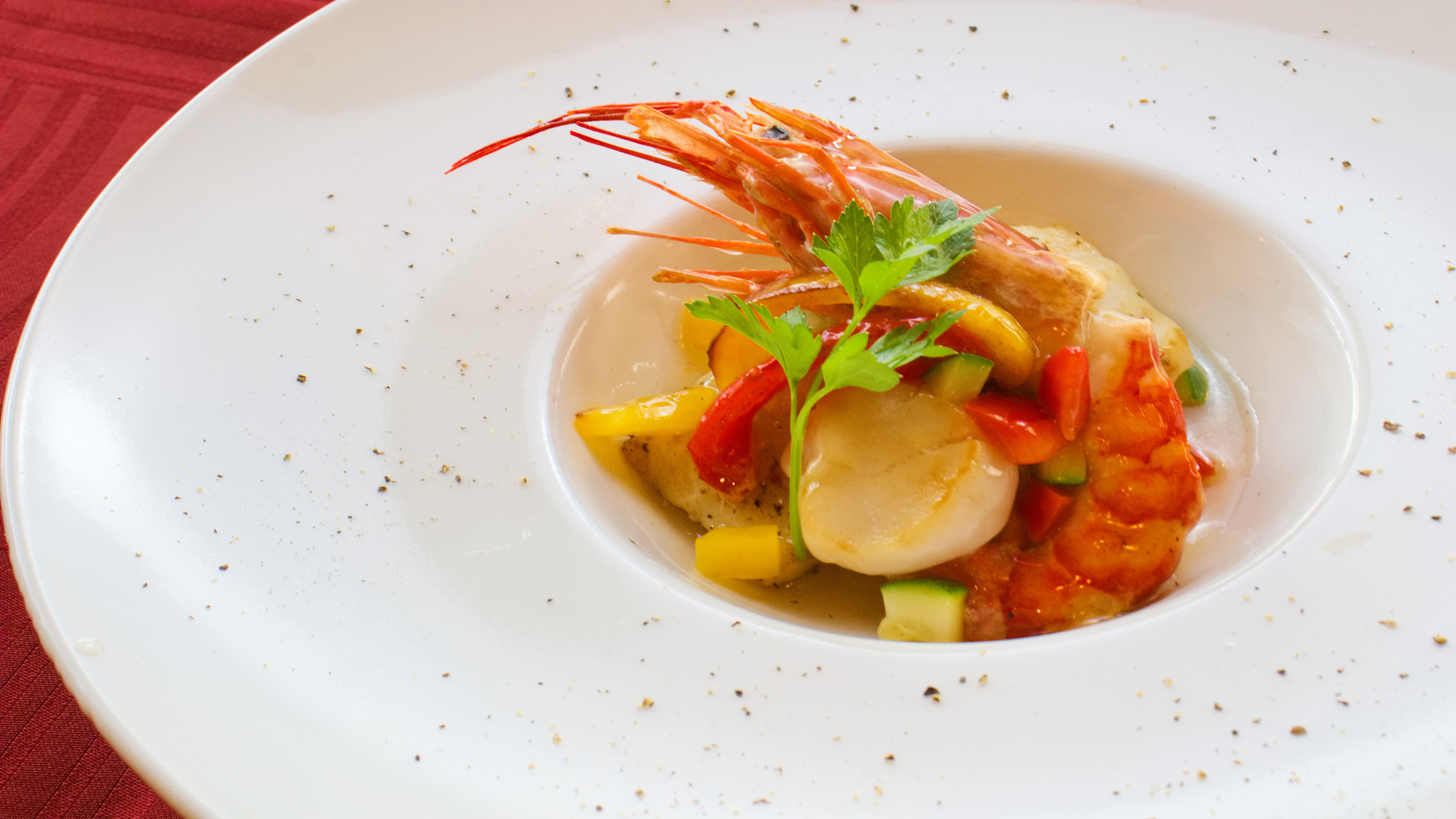 季節の食材を使ったフレンチのコース料理