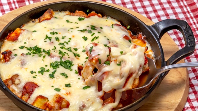 【朝食　冬メニュー】 チキンとキャベツのトマトチーズ焼き