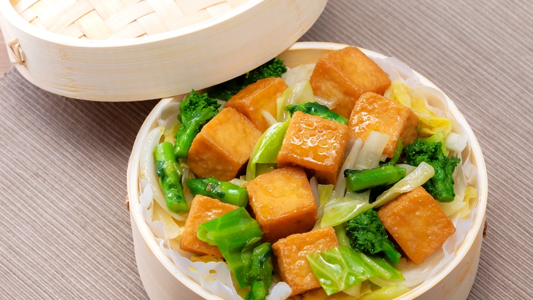 【朝食　春メニュー】 厚揚げと春野菜の酒蒸し