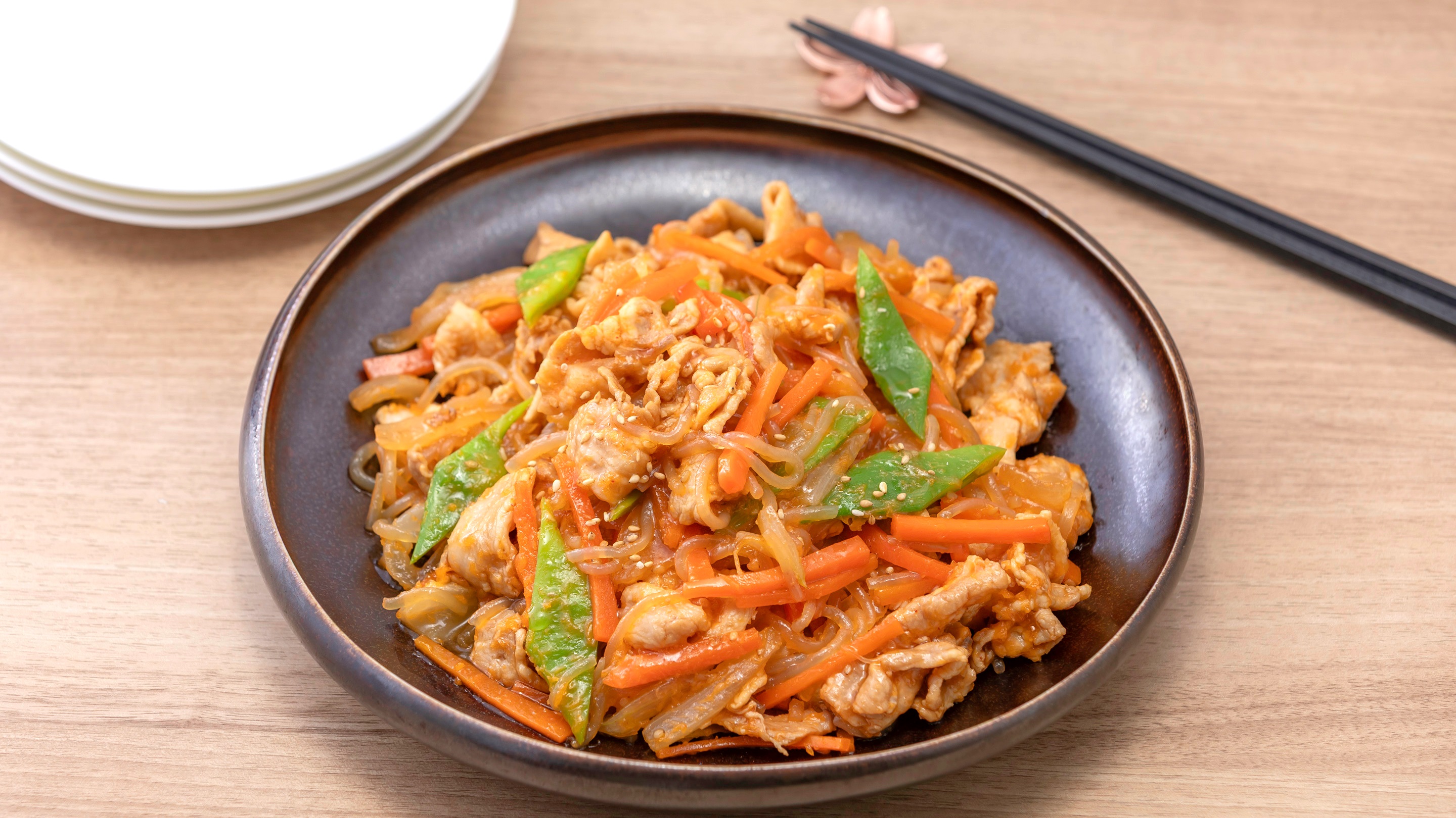 【朝食　春メニュー】 豚肉と白滝のチャプチェ