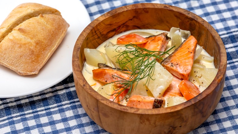 【朝食　冬メニュー】 サーモンと冬野菜のミルクスープ仕立て