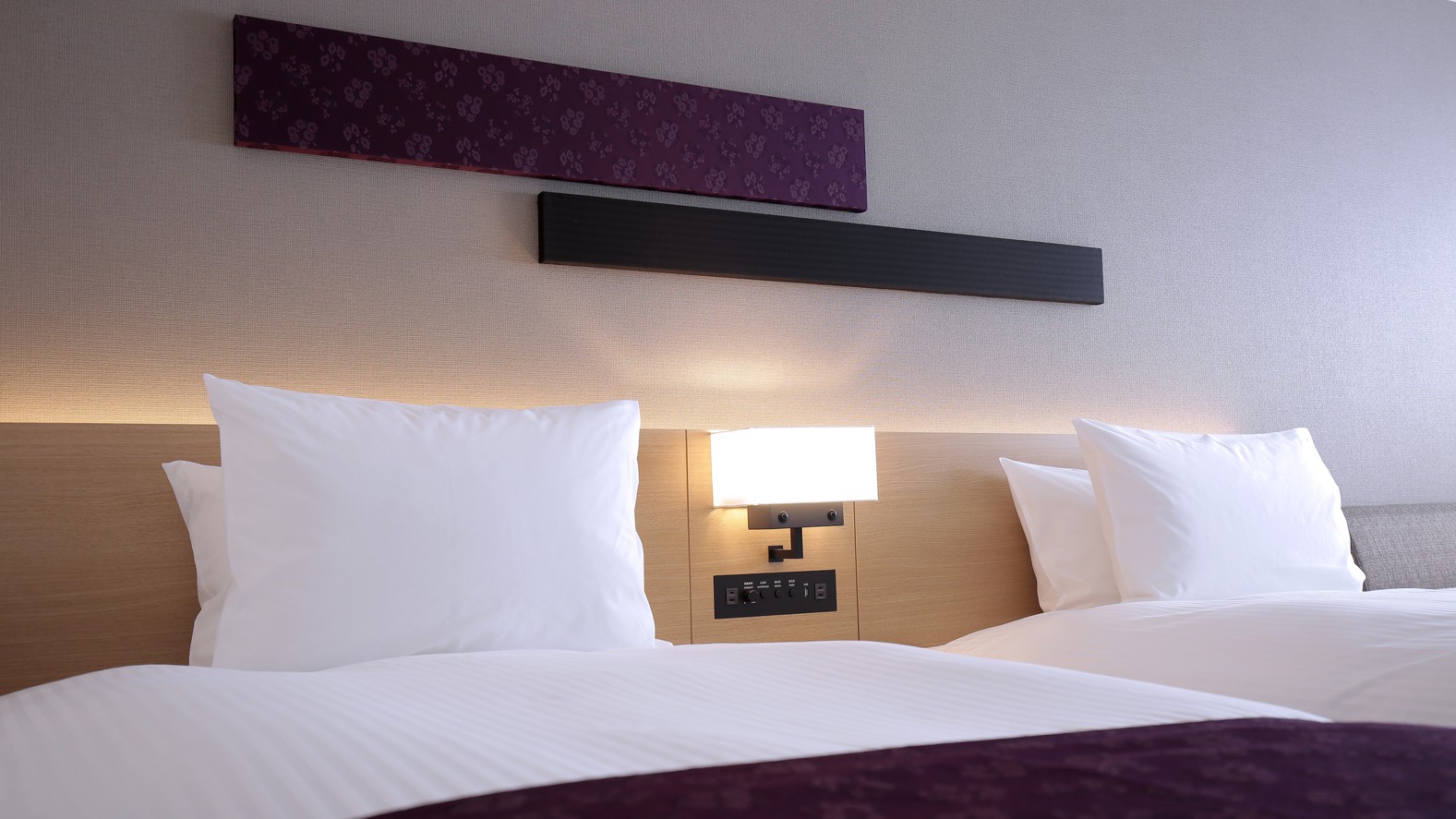 【スーペリアツインルーム 新町通り側】