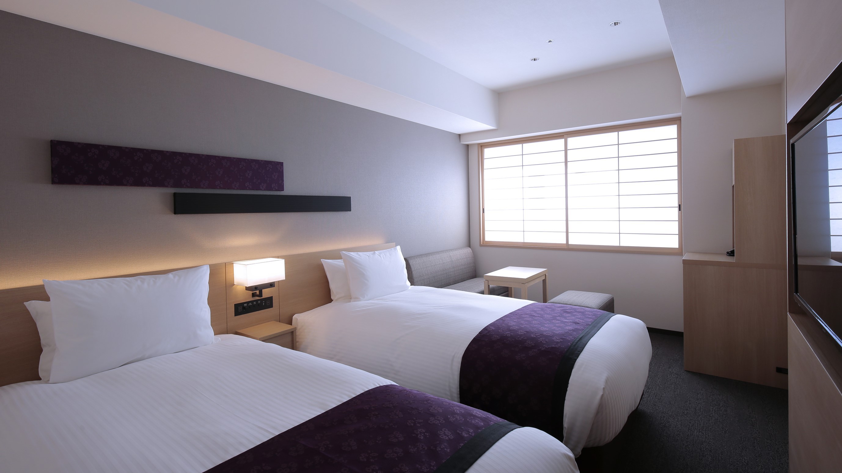 【スーペリアツインルーム 新町通り側】