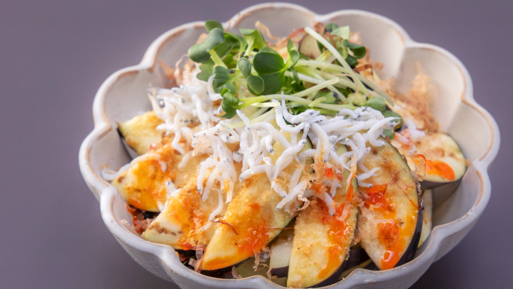 【朝食 | 秋メニュー】秋茄子とシラスのピリ辛和え