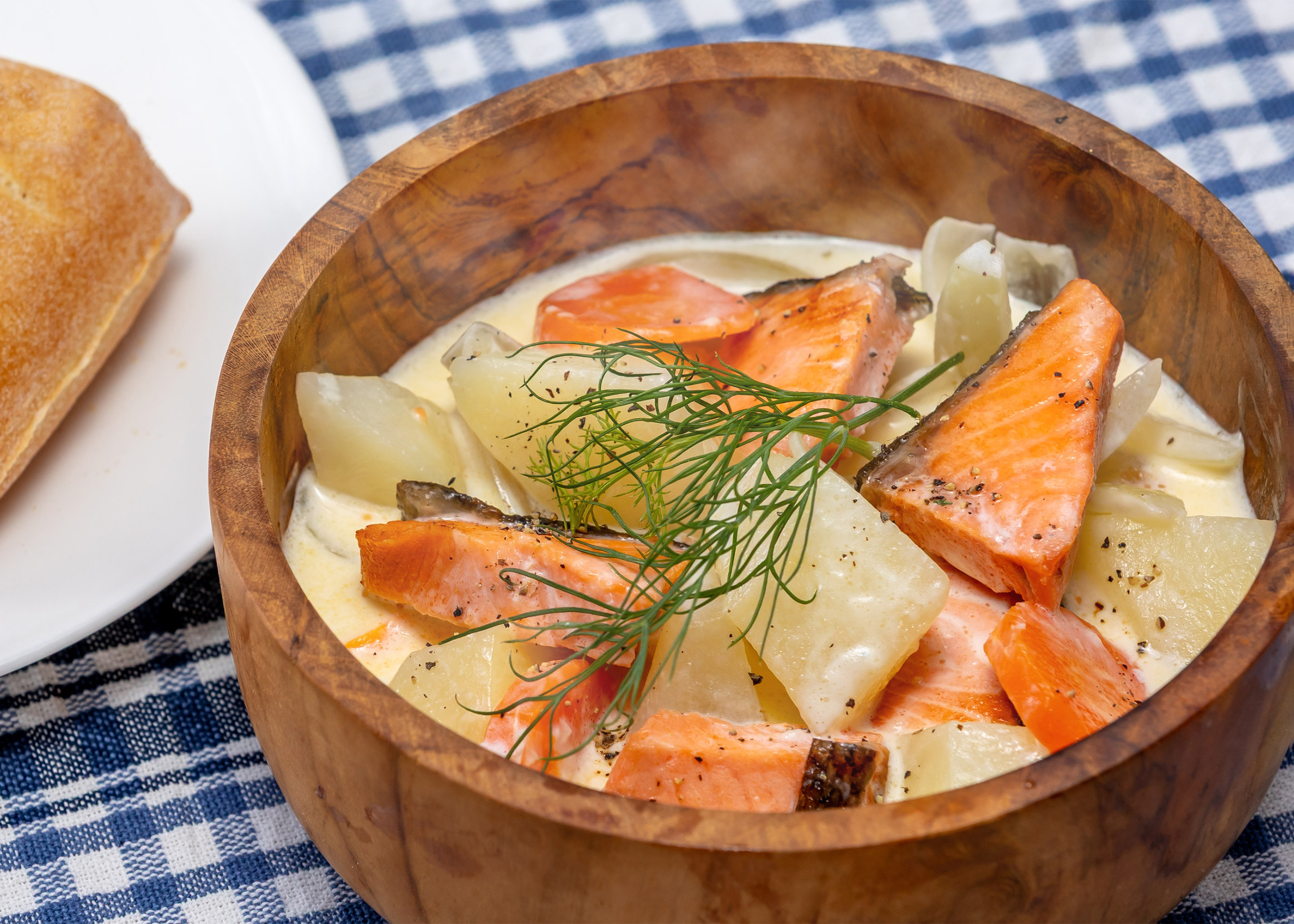 【朝食 | 冬メニュー】サーモンと冬野菜のミルクスープ仕立て（ロヒケイット風）