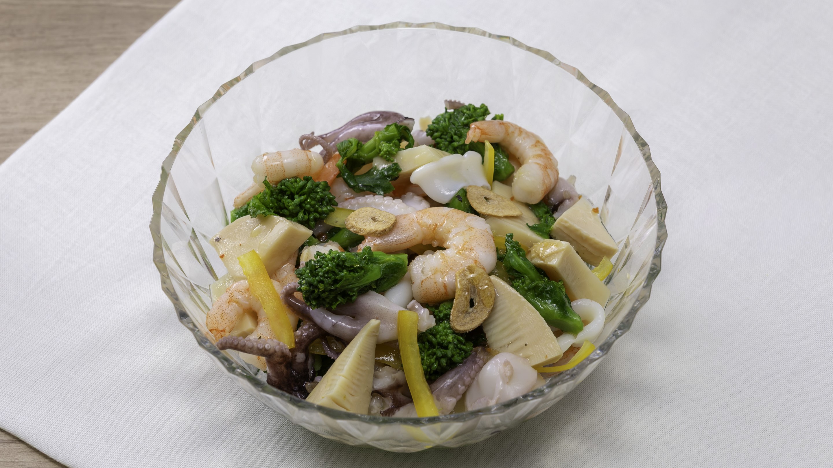 菜の花と海の幸のサラダ仕立て