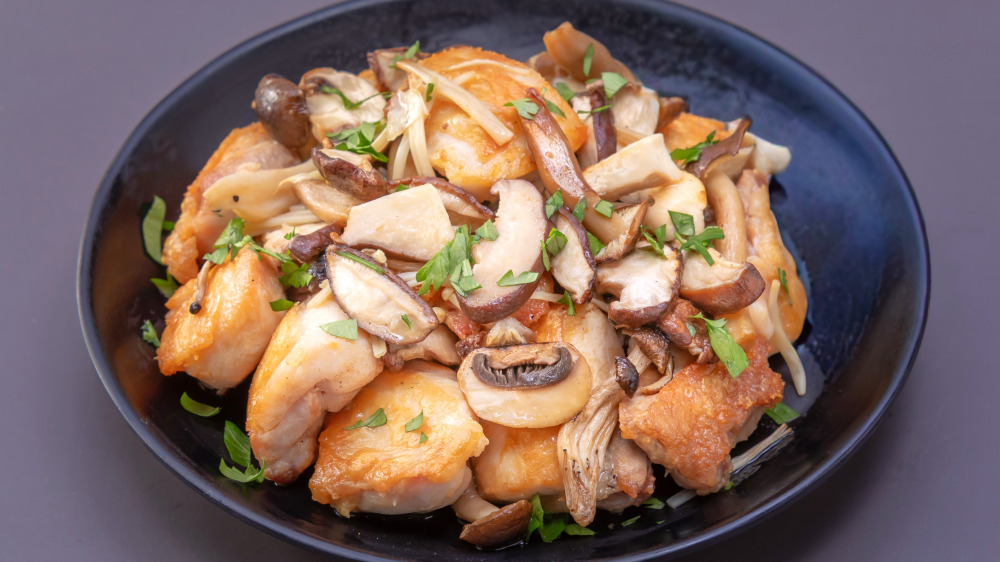 【朝食 | 秋メニュー】鶏肉とキノコのポン酢炒め