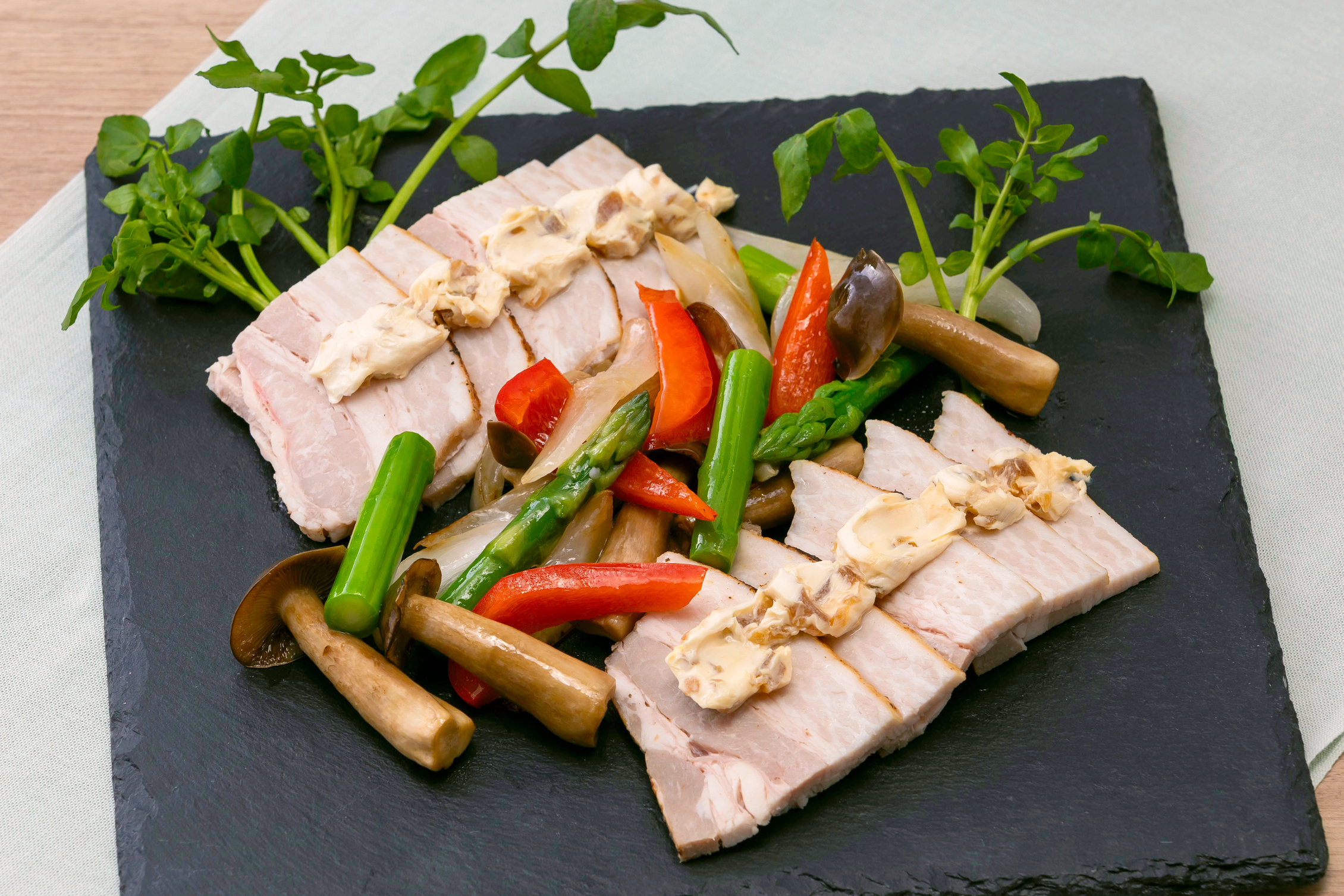 発酵豚のロースト　奈良漬けチーズ添え