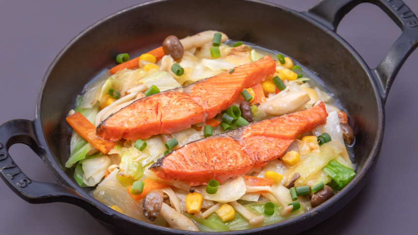 【朝食 | 秋メニュー】秋鮭と秋野菜のちゃんちゃん焼き