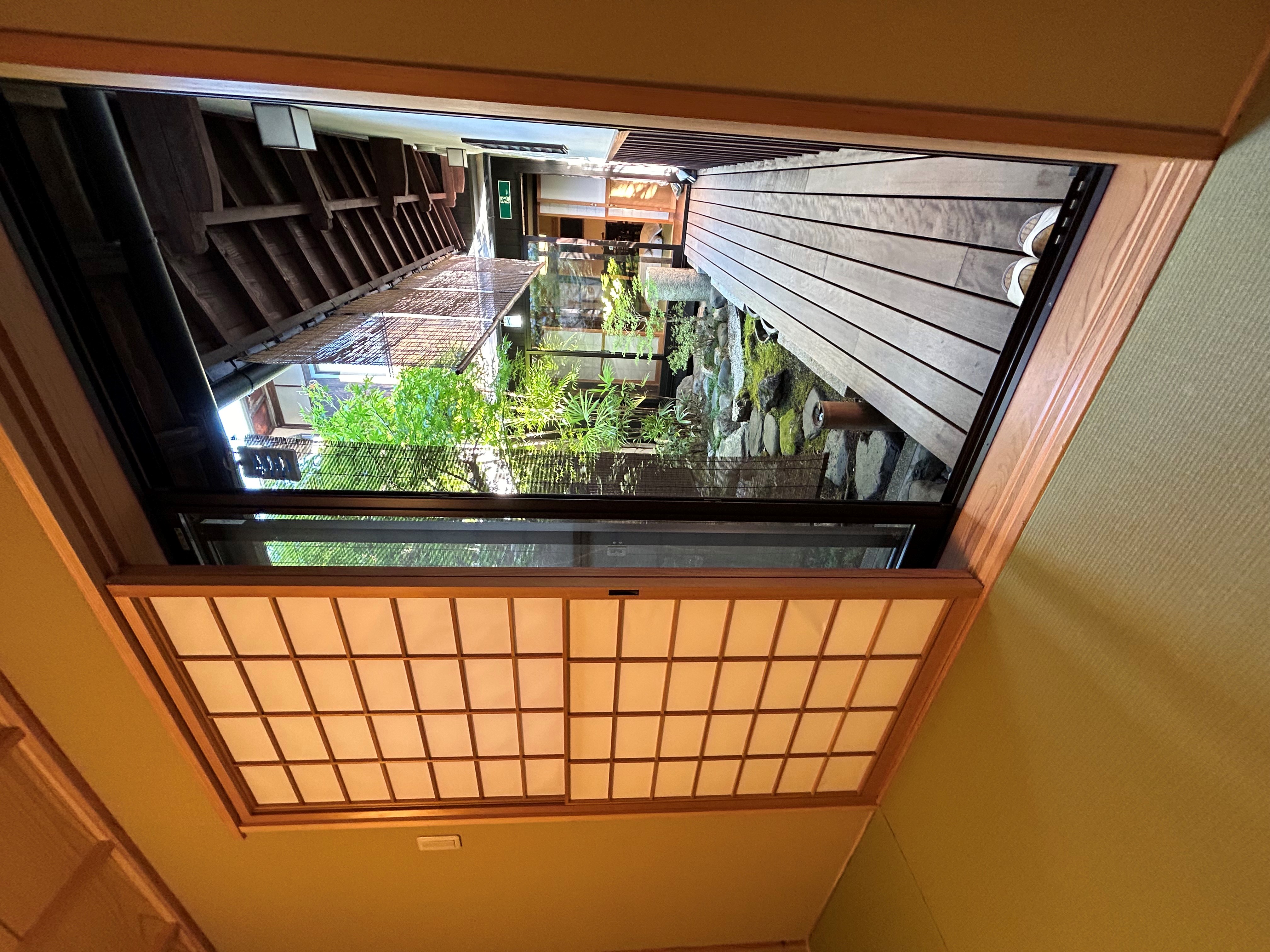 １階離れ和室からの景色