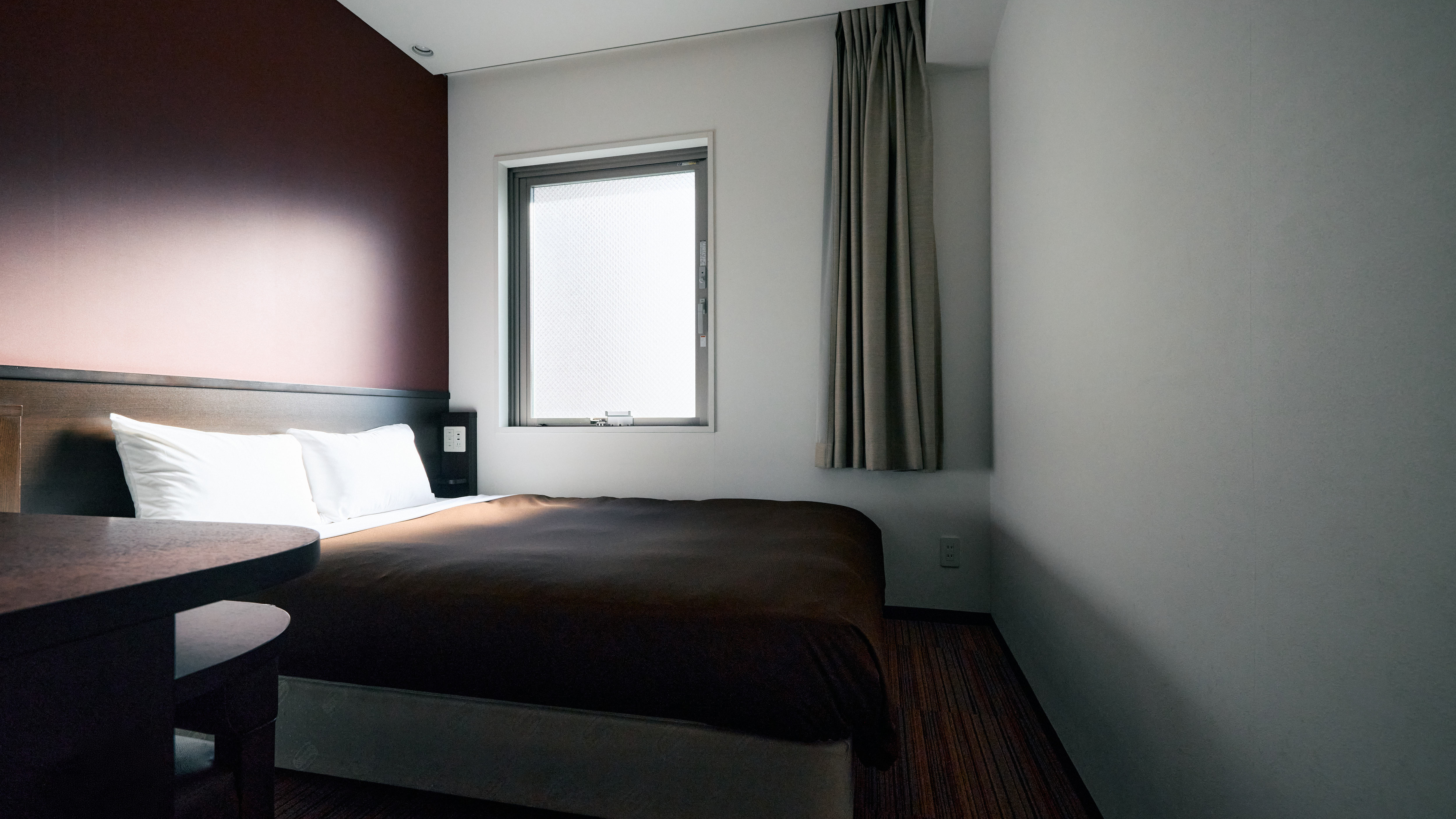 【ダブルルーム】140ｃｍ幅の寝心地抜群シモンズベッド　お部屋の広さは12㎡