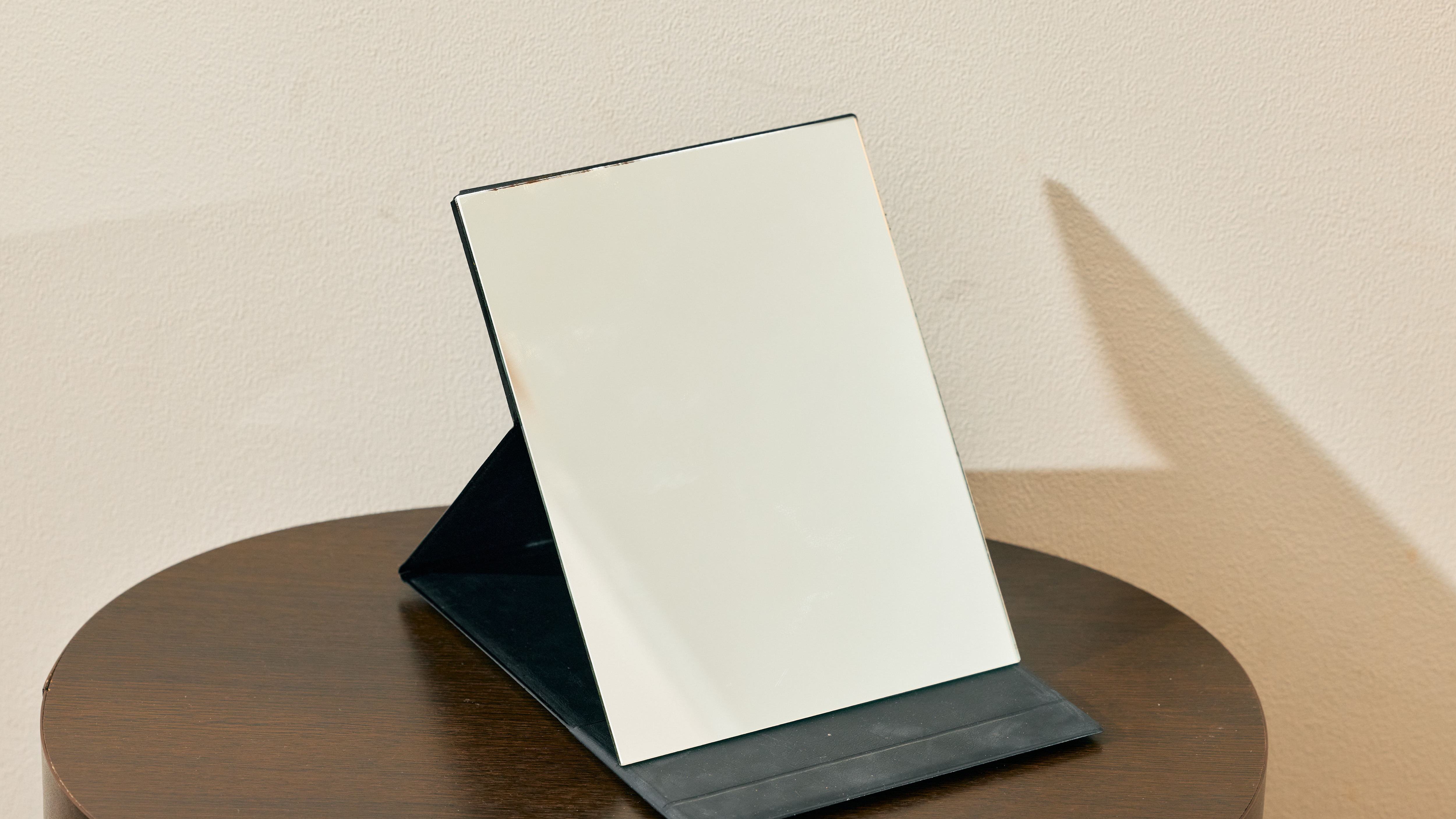 【卓上ミラー】便利な角度調整可能でお化粧や髭剃りにも便利！