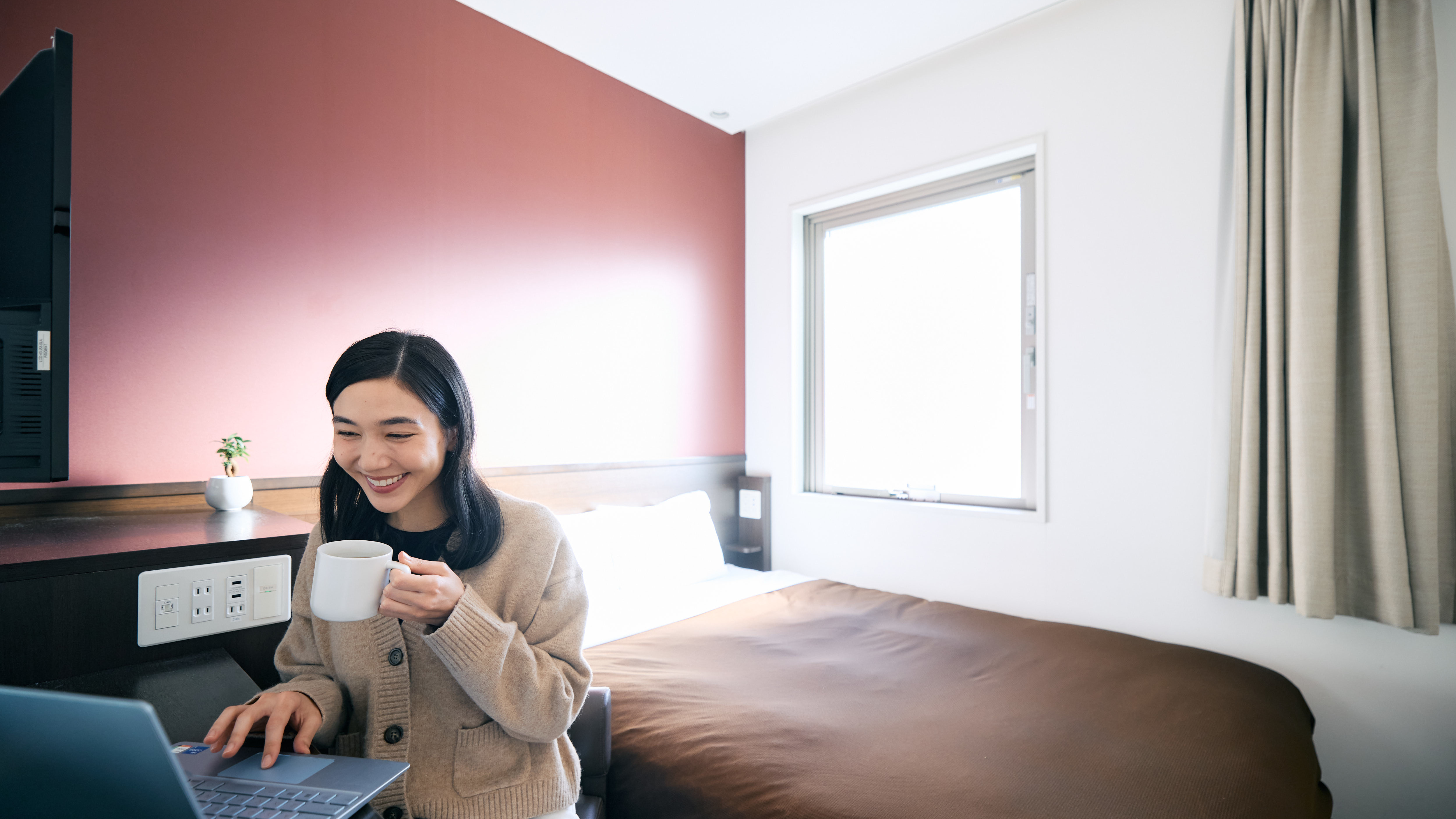 【ダブルルーム】140ｃｍ幅の寝心地抜群シモンズベッド　お部屋の広さは12㎡