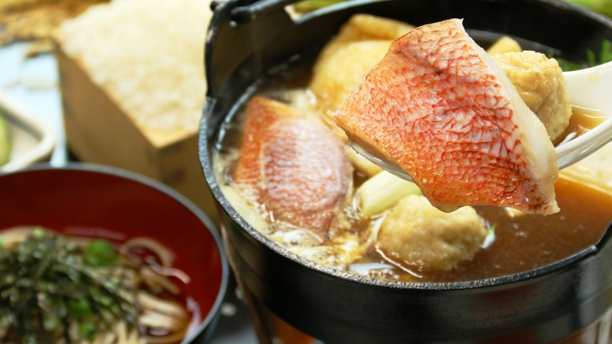 【冬の夕食】冬は女将のおまかせ料理！寄せ鍋バージョンの一例。