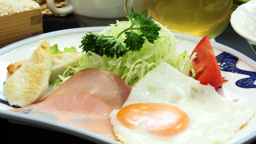 【朝食】玉子料理とサラダ。素朴だけどおいしい♪手づくり和朝食一例。